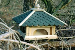 dobar Futterhaus mit grünen Bitumenschindeln inkl. Anflugstangen und 4 Futterbehältern