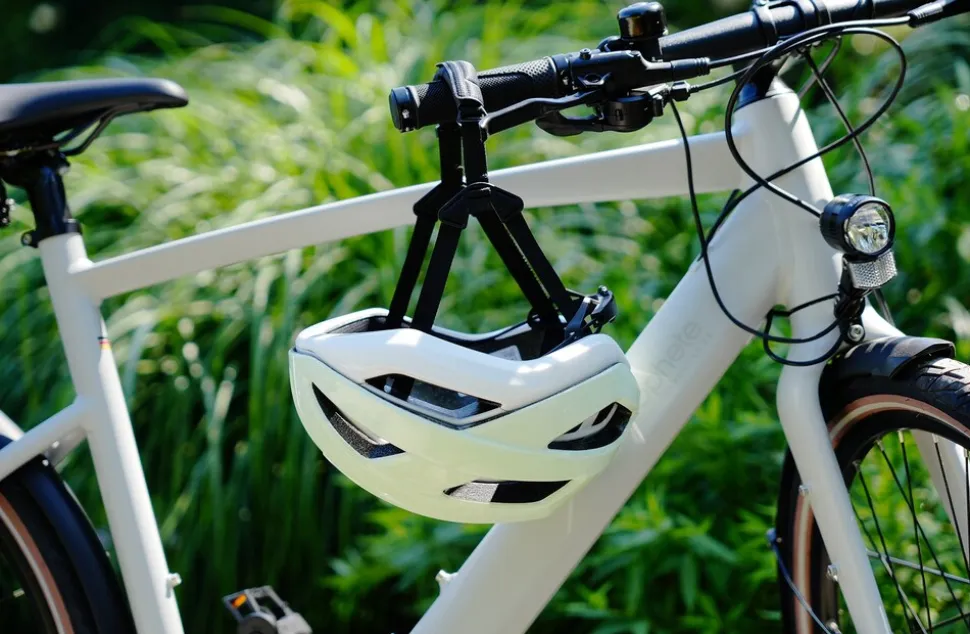 E-Bike Smart Fahrradhelm, mit Rotationsschutz, Kopfumfang von 55-59 cm, Inmold Technologie, Farbe: grün/weiß