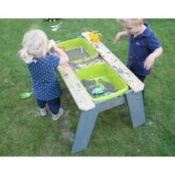 EXIT Aksent Sand- und Wassertisch mit Sonnenschirm und Gartenwerkzeugen