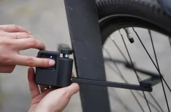 Faltschloss, mit Fingerabdrucksensor, mit Zahlenwalze , inkl. Halt, Schwarz, Länge 80 cm