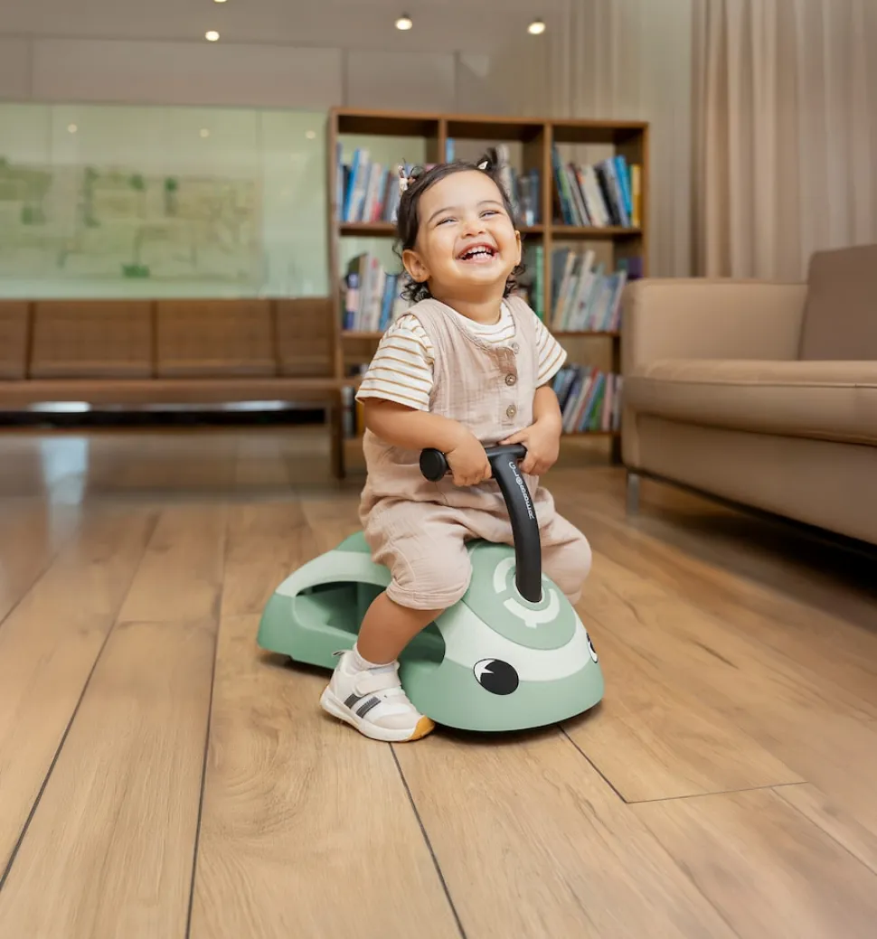 GLOBBER WALK N' ROLL 2in1 ECO – Lauflernwagen, Schiebeauto, Rutschauto, werkzeugloser Umbau, kippsicher, pistazie
