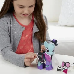 Hasbro - My Little Pony Figur - Photo Finish mit verschiedenen ansteckbaren Outfits