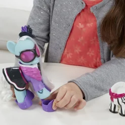 Hasbro - My Little Pony Figur - Photo Finish mit verschiedenen ansteckbaren Outfits