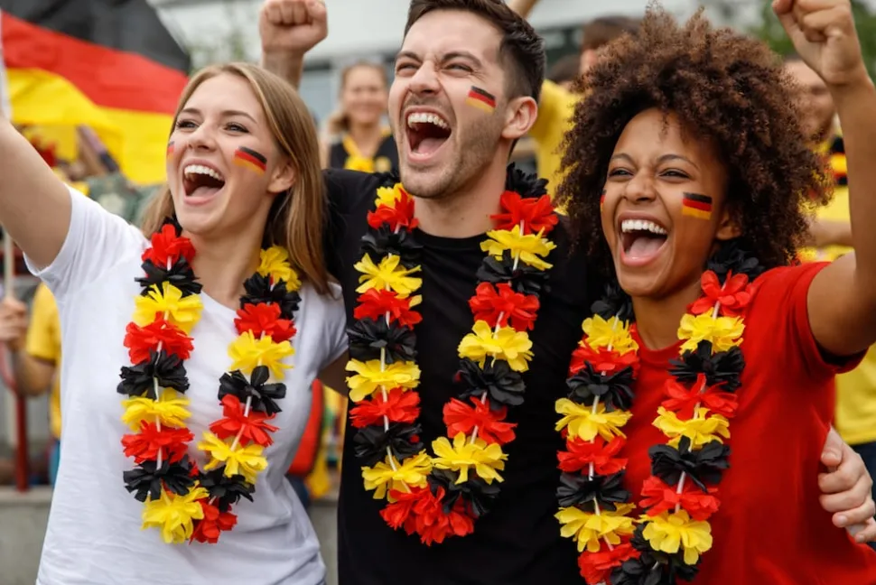 Hawaiikette Deutschland Fanartikel Blumenkette Schwarz Rot Gold Fußball Party