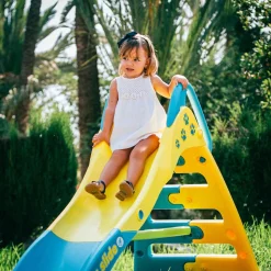 INJUSA Kinderrutsche My First Slide ab 2 Jahre – Gartenrutsche mit Wasserschlauchanschluss für Wasserspaß