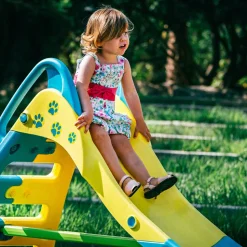 INJUSA Kinderrutsche My First Slide ab 2 Jahre – Gartenrutsche mit Wasserschlauchanschluss für Wasserspaß