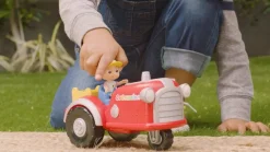 Jazwares - Cocomelon - Mitsing-Traktor mit JJ Spielfigur Lernspielzeug für Kinder ab 2 Jahren