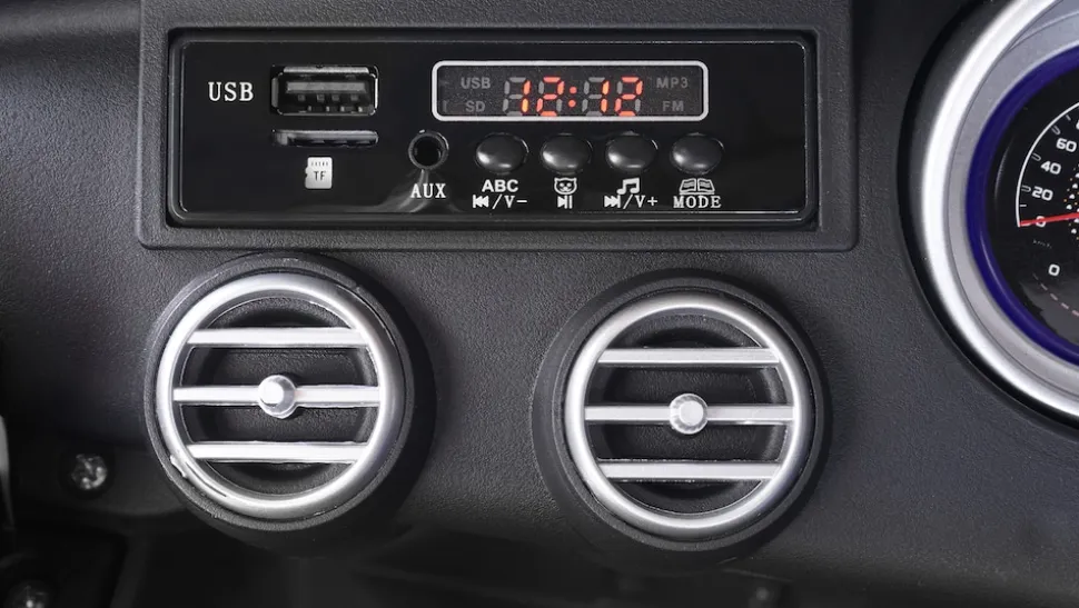 Kinder-Elektroauto Mercedes AMG GLC 63S Coupé, 4x4-Antrieb, Fernbedienung, 140 Watt, LED, EVA-Reifen (Weiß)