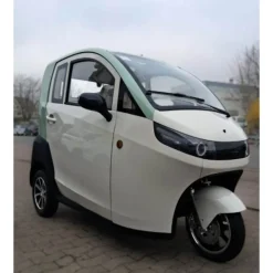 Madat A03 – Elektrischer Dreirad-Kabinenroller in Beige Hellgrün mit Lithium-Eisenphosphat-Akku (LiFePO4) 45 km/h (optional 25 km/h)