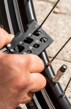 Multifunktionswerkzeug, 21 Funktionen, Innen-Sechskantschlüssel (3,4,5,6 mm), Innenrundschlüssel, Schraubenzieher, Schraubenschlüssel (5-14 mm), Speichennippelspanner (3,2 und 3,5 mm), Flaschenöffner
