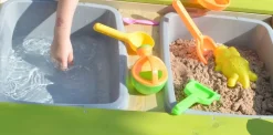 Wendi Toys Sand Wasser Picknick Tisch inkl. Bänken Wannen